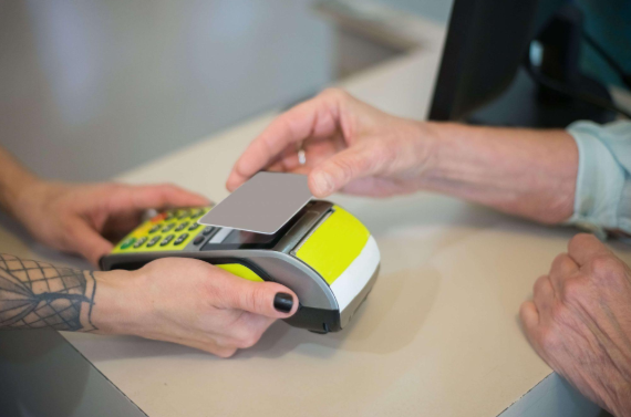 Should Hair Salons Ask Customers to Tip Through a Card Machine?